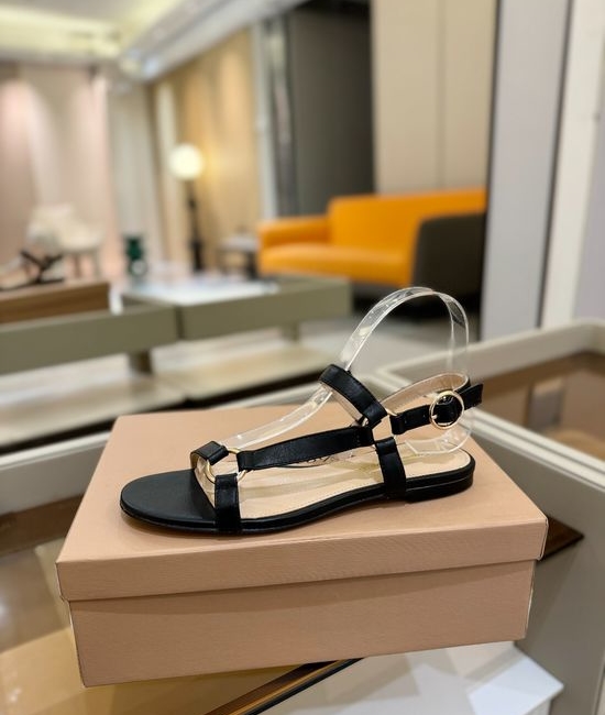 Gianvito Rossi Soft Leather Low Heel Elegant Daily Shoes