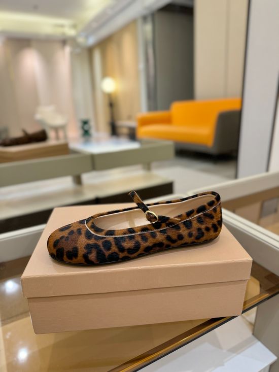 Gianvito Rossi Gem Embellished Comfortable Leather Flat Mary Jane Shoes