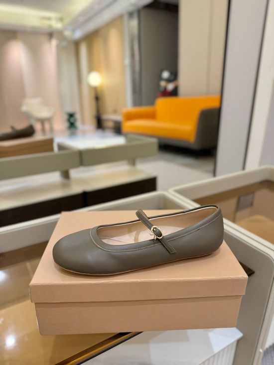 Gianvito Rossi Gem Embellished Comfortable Leather Flat Mary Jane Shoes