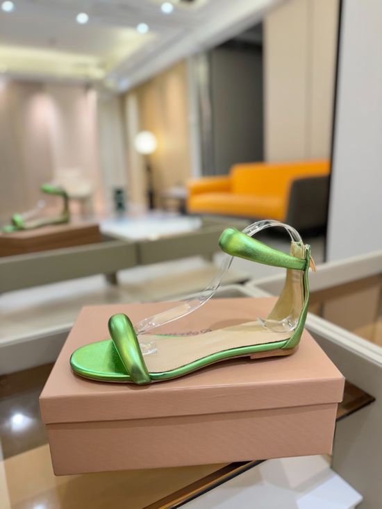 Gianvito Rossi Elegant Low Heel Sandal with Premium Leather Lining