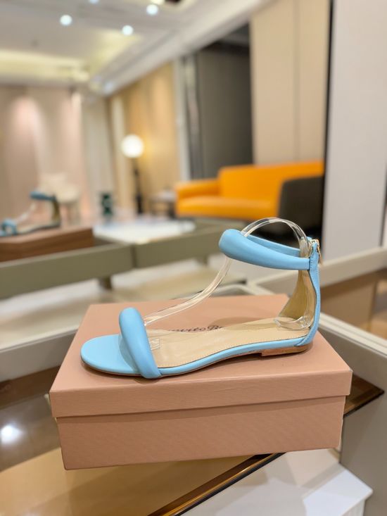 Gianvito Rossi Elegant Low Heel Sandal with Premium Leather Lining