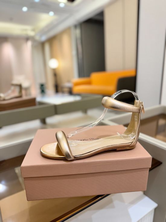 Gianvito Rossi Elegant Low Heel Sandal with Premium Leather Lining