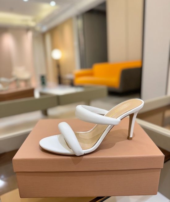 Gianvito Rossi Elegant Leather High Heel Sandals With Italian Craftsmanship