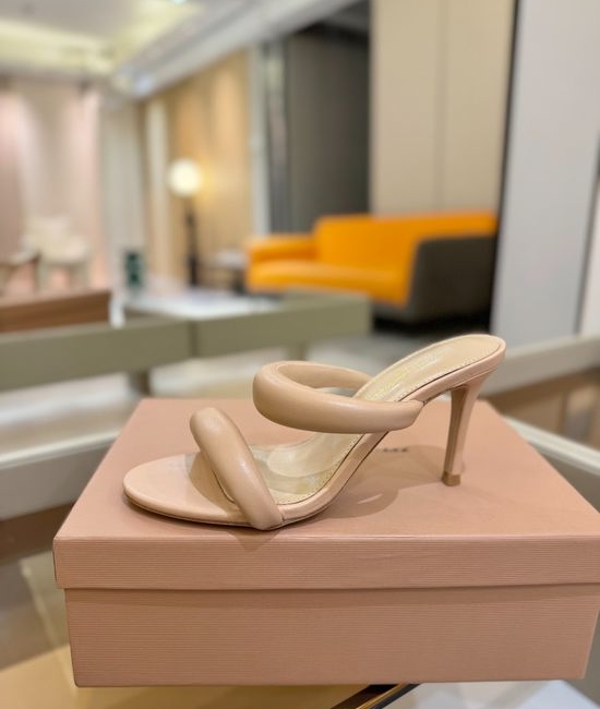 Gianvito Rossi Elegant Leather High Heel Sandals With Italian Craftsmanship