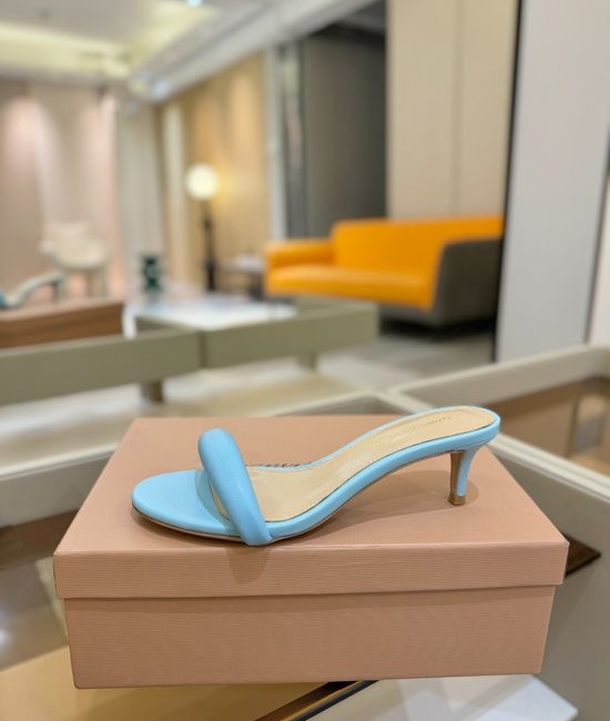 Gianvito Rossi Comfortable Low Heel Leather Sandals With Fine Details