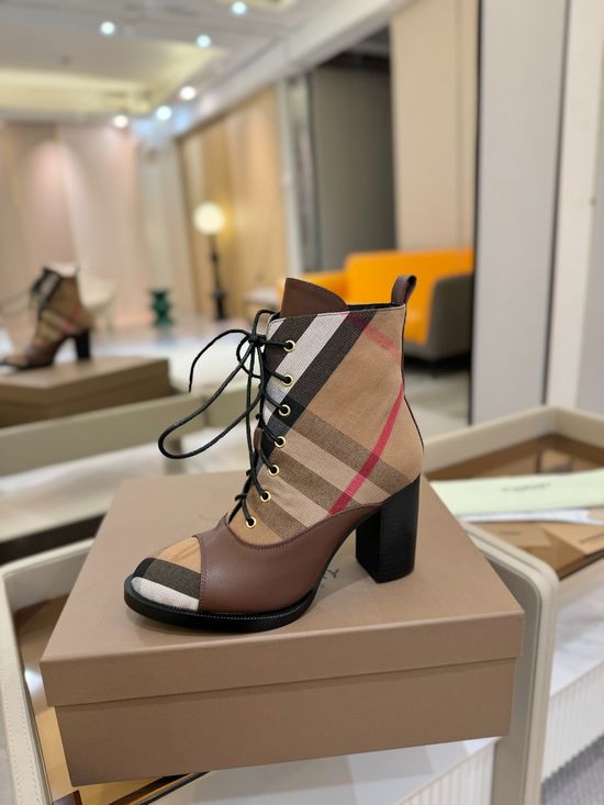 Burberry Classic Plaid Boots Genuine Leather Sole Sheepskin Lining