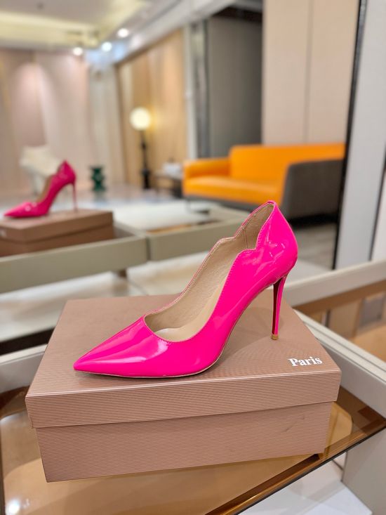 Christian Louboutine Wavy Patent Pumps Red Sole Sheepskin Lining