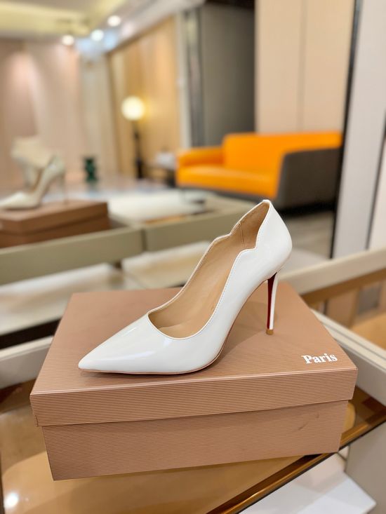 Christian Louboutine Wavy Patent Pumps Red Sole Sheepskin Lining