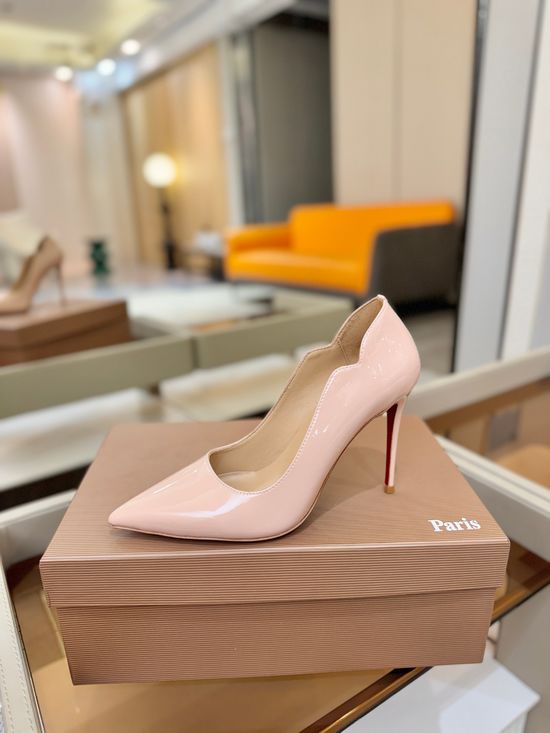 Christian Louboutine Wavy Patent Pumps Red Sole Sheepskin Lining