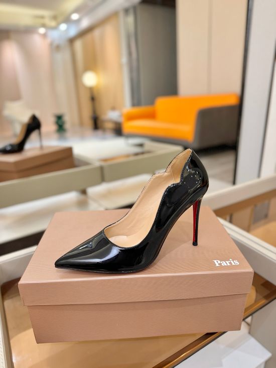 Christian Louboutine Wavy Patent Pumps Red Sole Sheepskin Lining