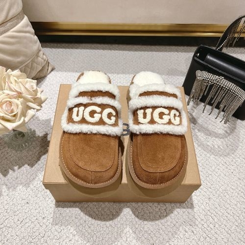 UGG Wool Logo Trimmed Round Toe Slippers