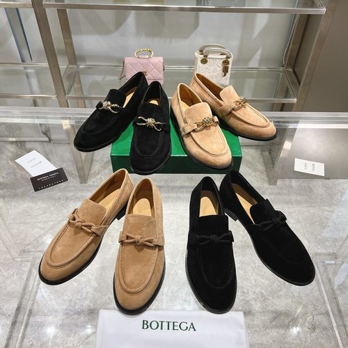 Bottega Veneta BV Small Round Toe Loafers With Leather Sole