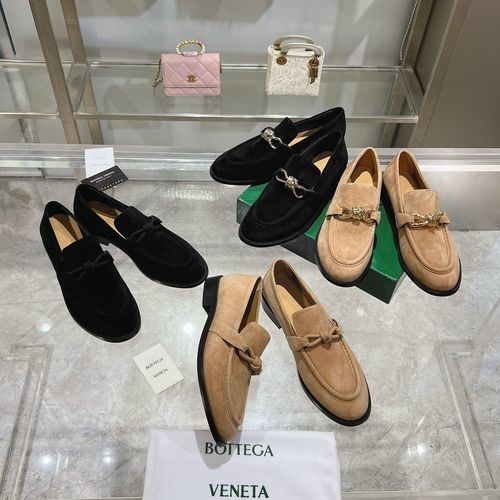 Bottega Veneta BV Small Round Toe Loafers With Leather Sole