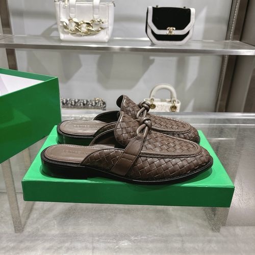 Bottega Veneta BV Woven Round Toe Leather Slides