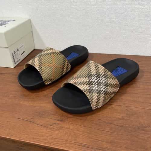 Burberry Check Plaid Lightweight Slippers With Embossed Logo
