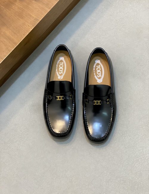 Tods Classic Loafers With Twisted Logo Design