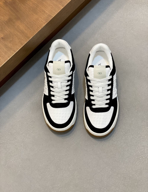 Valentino Sneakers With Rivet Design Calfskin Upper