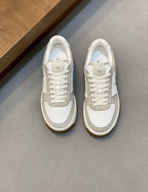 Valentino Sneakers With Rivet Design Calfskin Upper