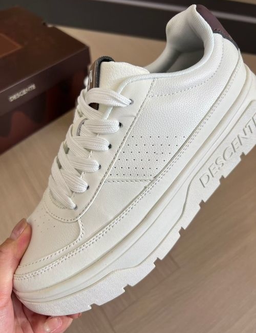 Descente Fine Texture Lightweight Comfortable Walking Shoes
