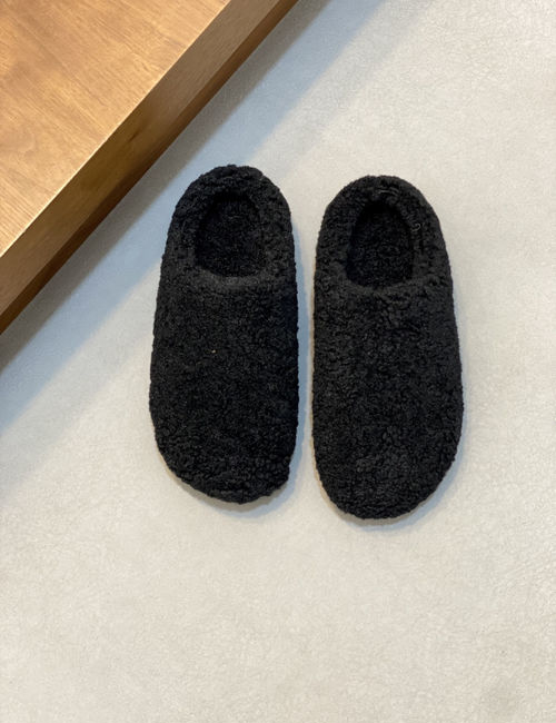 Alo Comfortable Closed Toe Slip On Slippers