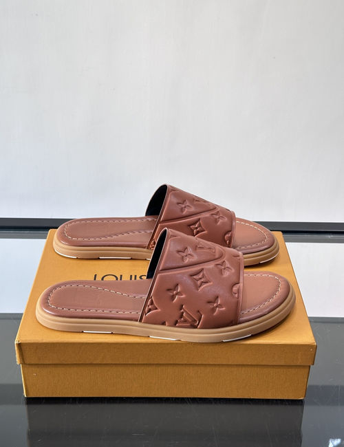 Louis Vuitton LV Flat Beach Slippers Simple Exquisite Elegant