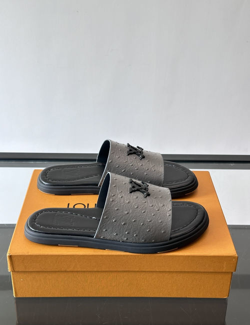 Louis Vuitton LV Flat Beach Slippers Simple Exquisite Elegant