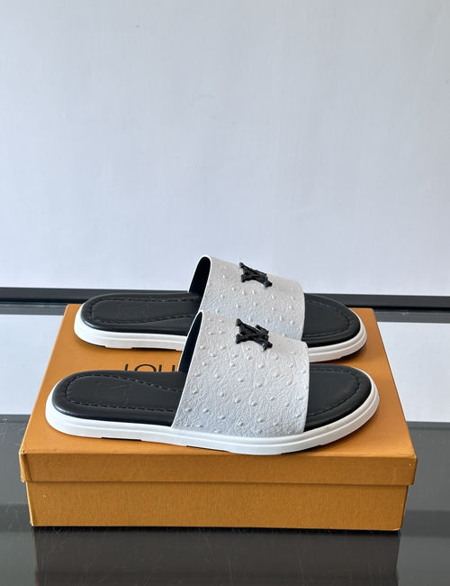 Louis Vuitton LV Flat Beach Slippers Simple Exquisite Elegant