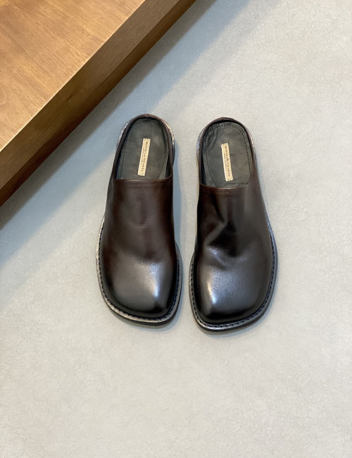 Bottega Veneta BV Woven Round Toe Leather Slides