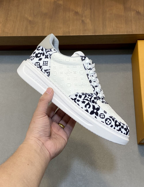 Louis Vuitton LV High-End Casual Sneakers With Monogram Logo And Tpu Sole