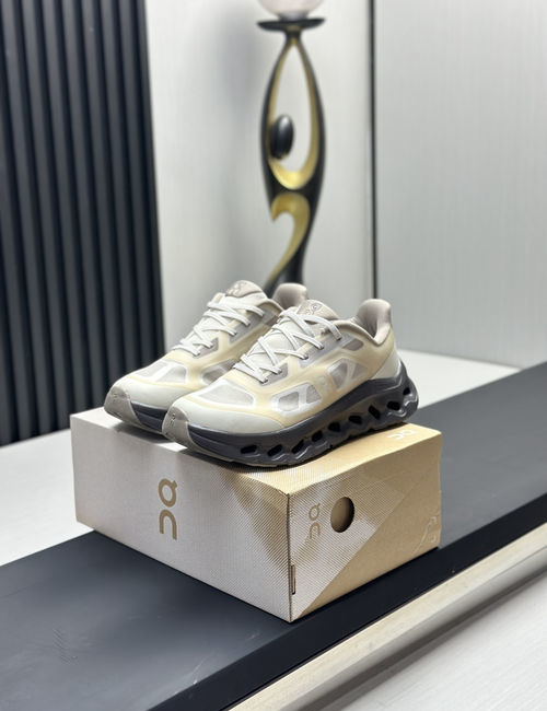 On Running Cloudtilt Lightweight Breathable Running Shoes