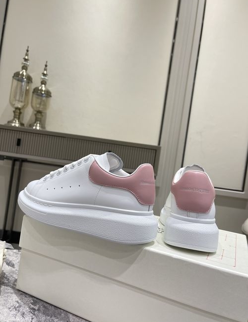 McQueen Classic Versatile Comfortable Leather Sneaker