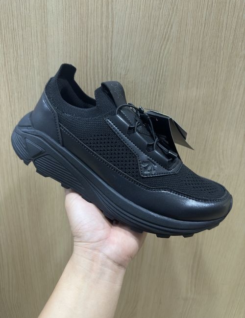 Descente Dualis Urban Commuter Casual Shoes