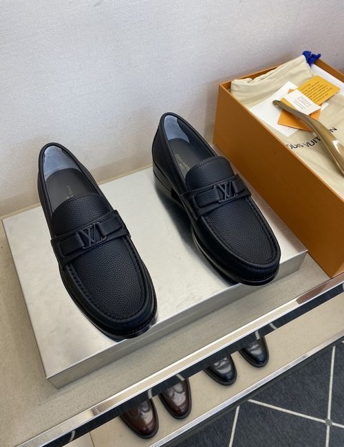 Louis Vuitton LV Grained Calfskin Leather Dress Shoes