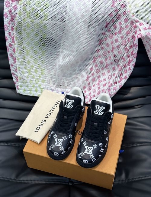 Nike Collaborative Low-Top Sneakers With Logo