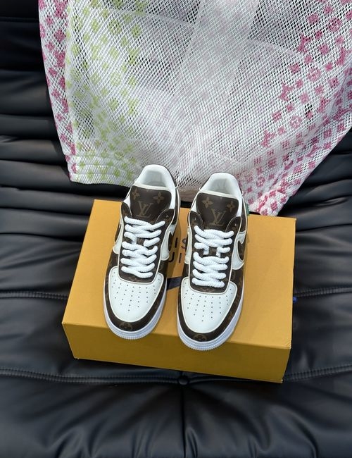 Nike Collaborative Low-Top Sneakers With Logo