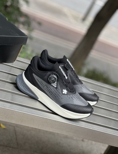 Descente Button Design Casual Comfortable Shoes