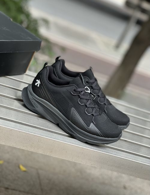 Descente Reflective Breathable Running Sneakers