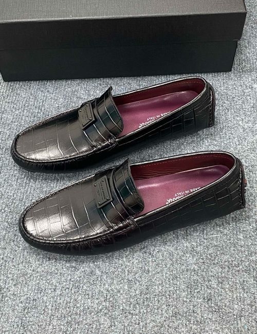 Dolce & Gabbana DG Leather Casual Loafers With Rubber Sole