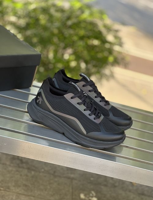 Descente Embroidered Logo Comfortable Casual Shoes