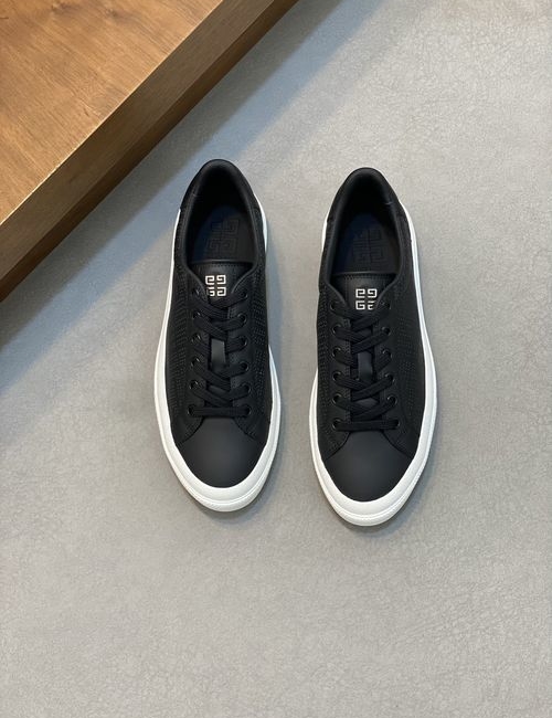 Givenchy Calfskin Low-top Casual Sneakers