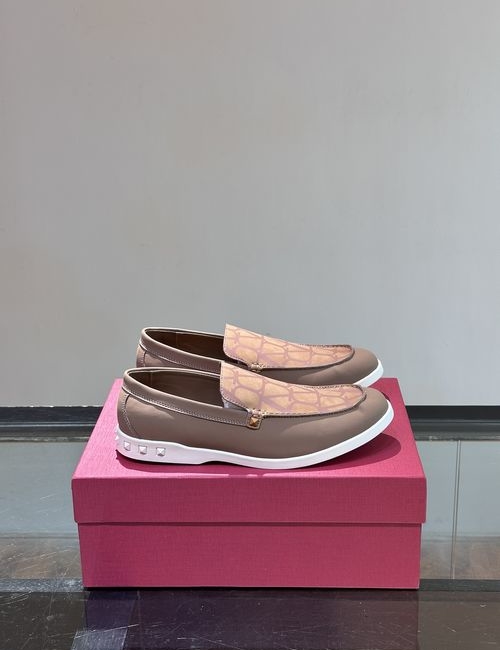 Valentino Loafers Cowhide Hardware Logo Rubber Sole