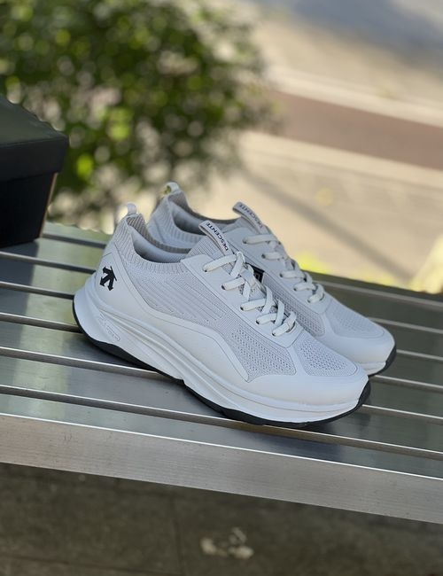 Descente Embroidered Logo Comfortable Casual Shoes