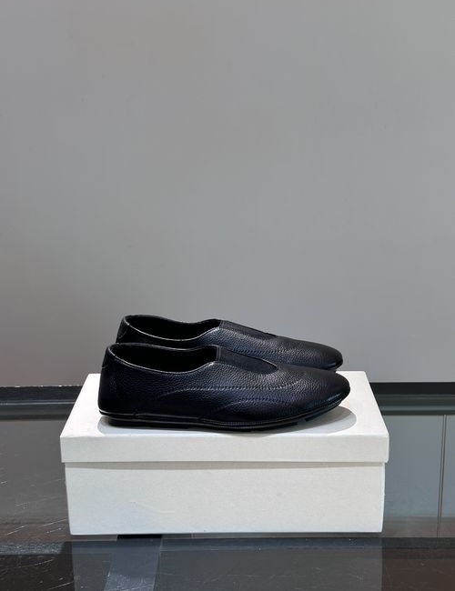 Dolce & Gabbana DG Cowhide Loafers With Anti-slip Rubber Sole