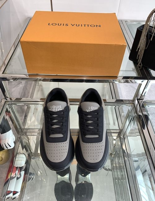 Louis Vuitton LV Discovery Logo Rubber Sole Sneakers