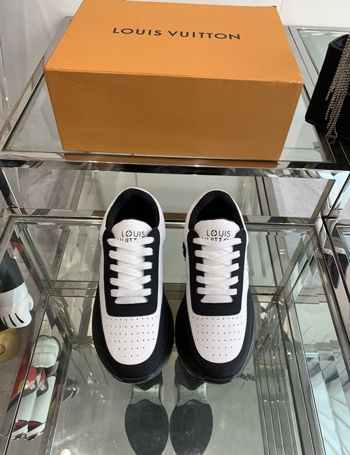 Louis Vuitton LV Discovery Logo Rubber Sole Sneakers