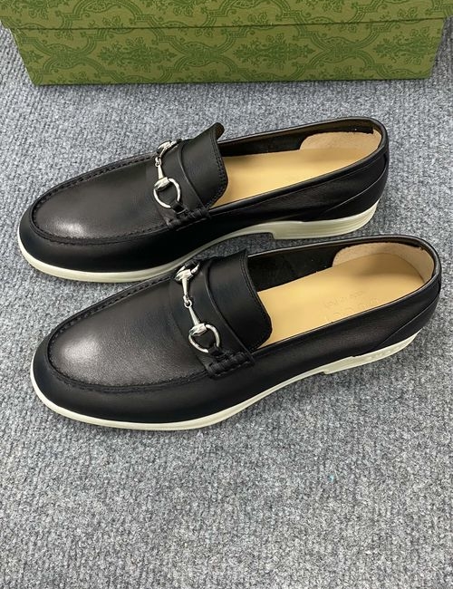 Gucci Latest Casual Shoes. Luxury Build. Deep Rubber Sole.