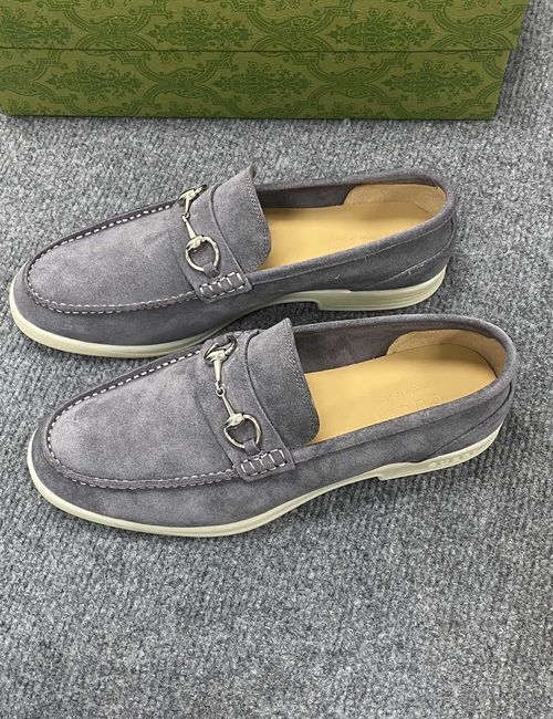 Gucci Latest Casual Shoes. Luxury Build. Deep Rubber Sole.