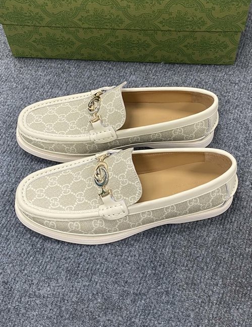 Gucci Latest Casual Shoes. Luxury Build. Deep Rubber Sole.