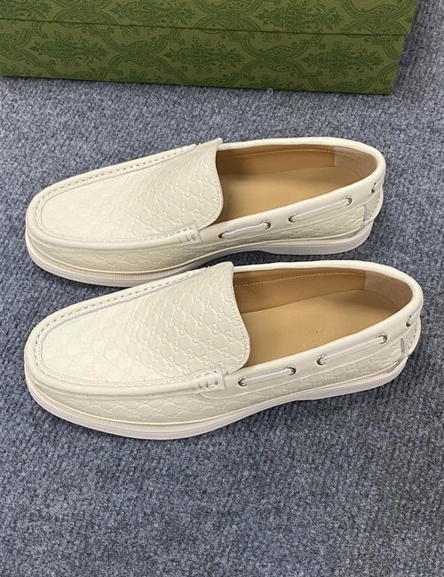 Gucci Latest Casual Shoes. Luxury Build. Deep Rubber Sole.