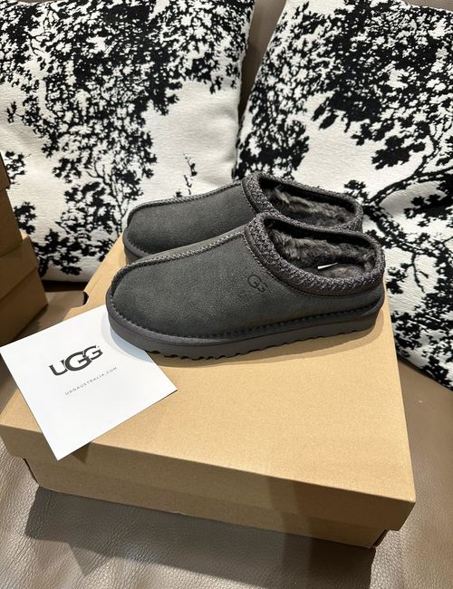 UGG Flat Shearling Snow Boots
